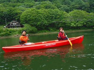 ゆったりと湖面をクルージング♪