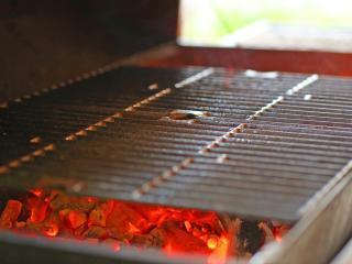 BBQの食材、機材、火熾しは全てスタッフがセットします。