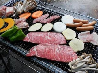 お昼や夕食はBBQを楽しめる