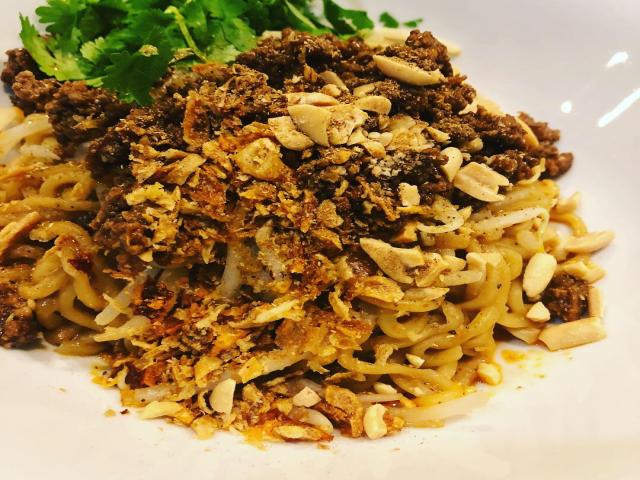 汁なし坦々麺(温玉付き） イメージ