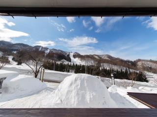 部屋の中から見れる宝台樹スキー場♪