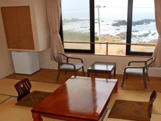 全客室から
雄大な日本海を一望
お客様にとって
居心地の良い環境を配慮