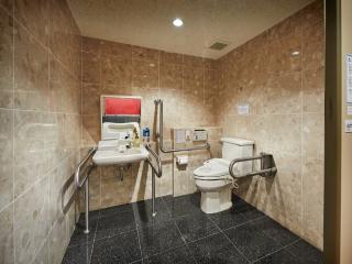 バリアフリートイレ
1階に車椅子の方でも楽々ご利用いただけるトイレがございます