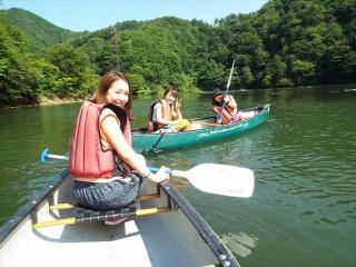 日頃の疲れを忘れて大自然の湖に漕ぎ出そう♪