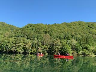 日頃の疲れを忘れて大自然の湖に漕ぎ出そう♪