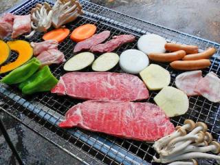 ボリューム満点のBBQで楽しく♪いただきまーす！