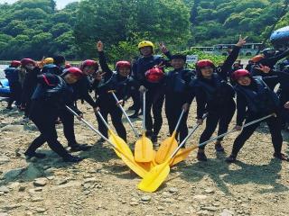 ラフティングゴール！！
パドルを合わせてポーズ♪