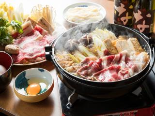 夕食は自慢の上州名物すき焼き鍋