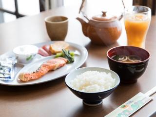 朝食は定番の和食です