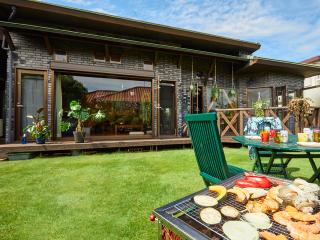 自然に包まれる一棟貸切のプライベート貸別荘